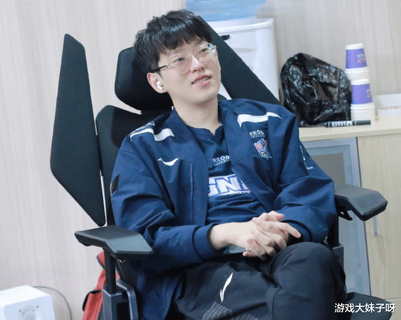 包含Scout意外战胜FPX，晋级下一阶段引爆全场！的词条